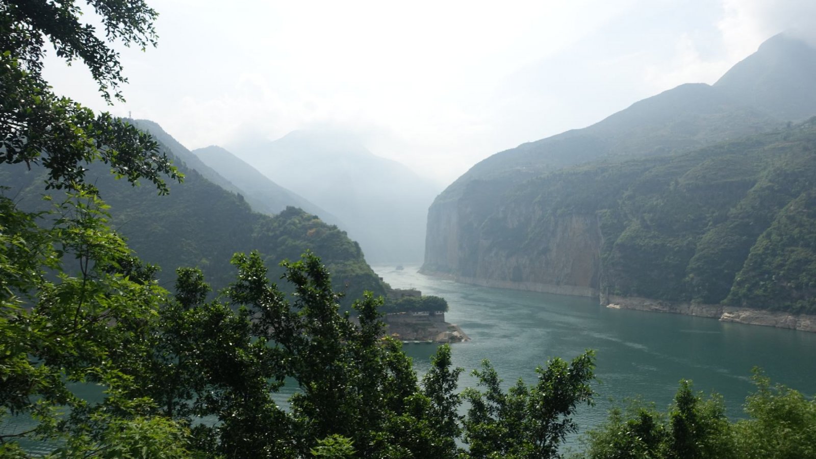 YANGTZE RIVER CRUISE: Relax and Enjoy the View - Trip Reporter